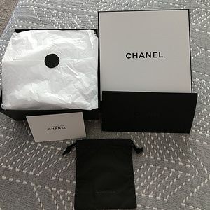 Chanel gift box complete/stuffing+extra pop box